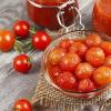 В чем можно солить помидоры