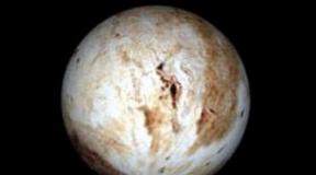 Descrizione di Plutone.  Perché Plutone è offeso?  Chi e perché lo ha privato del suo status di pianeta.  Dimensioni di Plutone, Luna e Terra