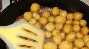 Prženi mladi krumpir: mirisan i rumen