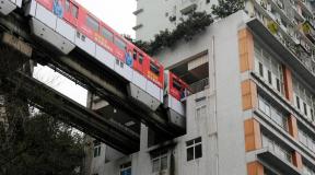 Kínában a világon először fektettek át metrót egy többszintes lakóépületen
