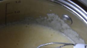 Klasszikus recept a „Mézes tortához” fotókkal és lépésről lépésre elkészítéssel