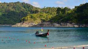 Freedom Beach - a crowded paradise near Patong How to get to Freedom from Patong
