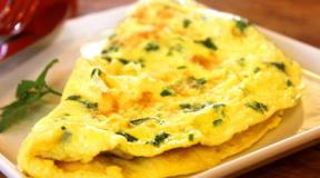 Hogyan főzzünk ízletes omlettet tejjel egy serpenyőben, lépésről lépésre elkészített recept szerint, fényképekkel